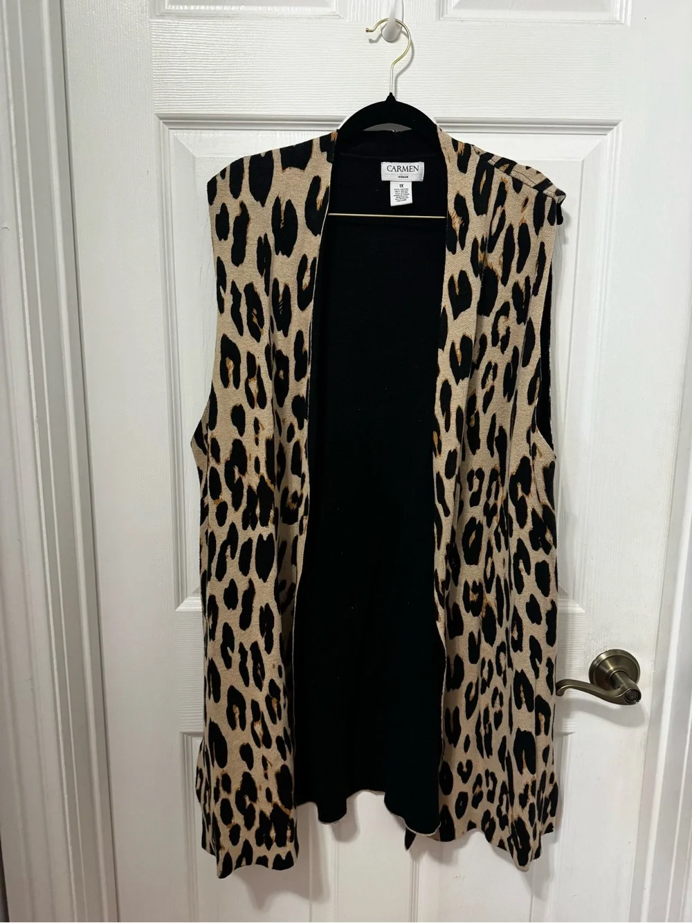 Carmen Marc Valvo Beige and Black Leopard Sleeveless Open-Front Vest